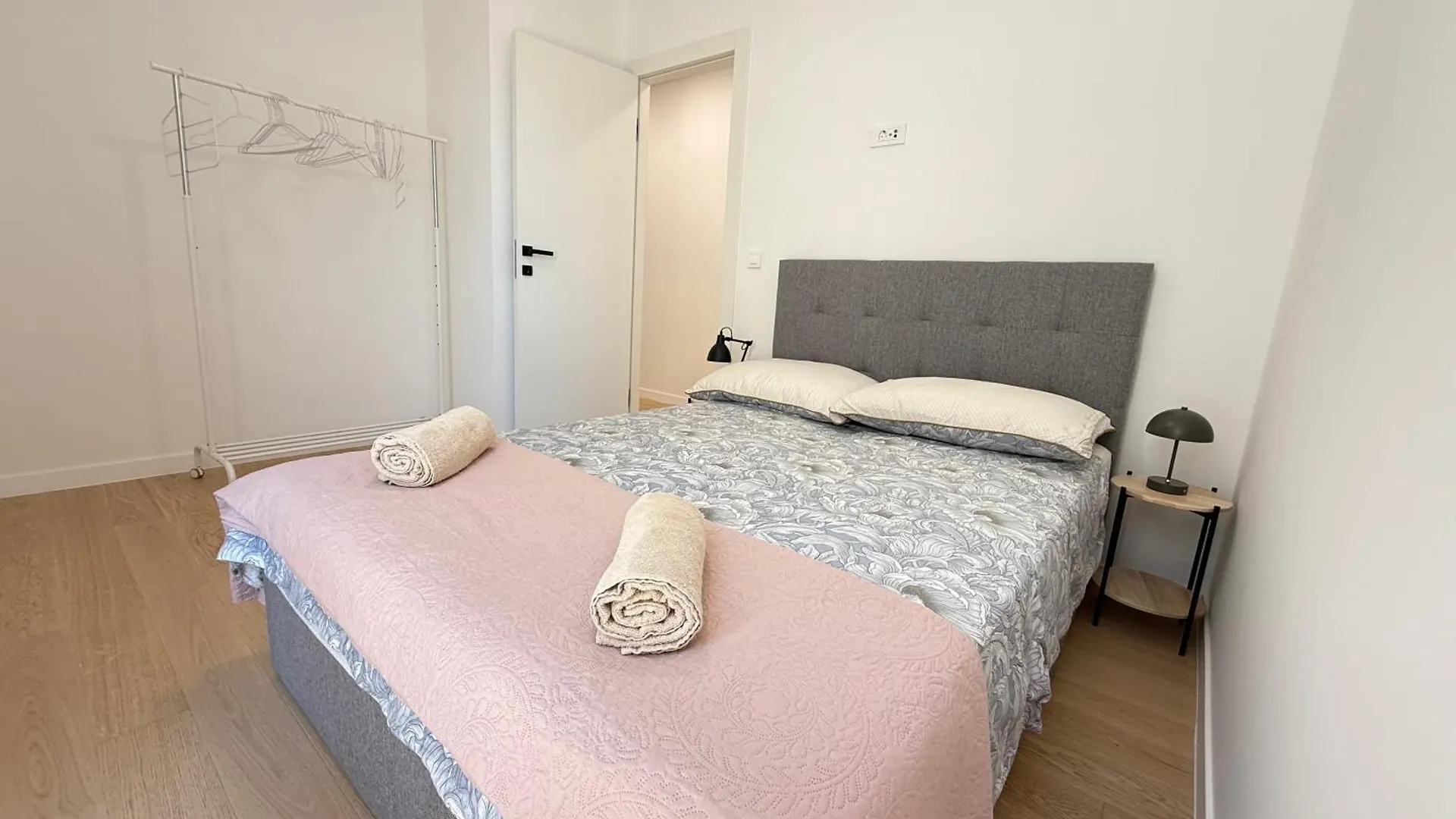Arborea, Luxury Apartment With Private Yard Zara
